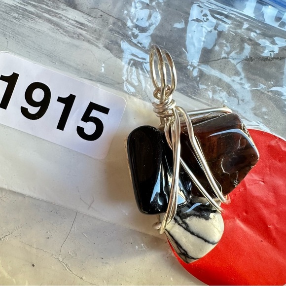 Wire Wrapped Stone Pendant - Picture 4 of 9